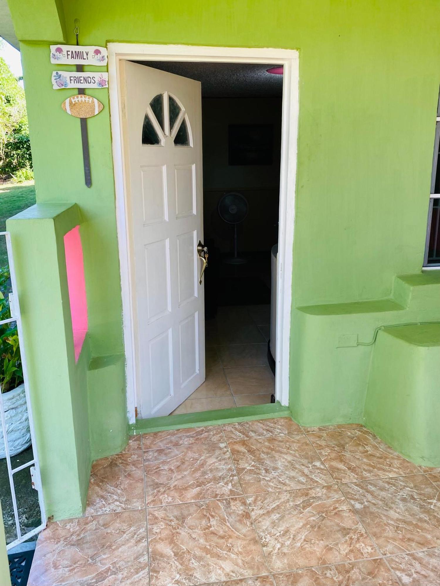 Cindy'S Garden Stay Ocho Rios Bagian luar foto