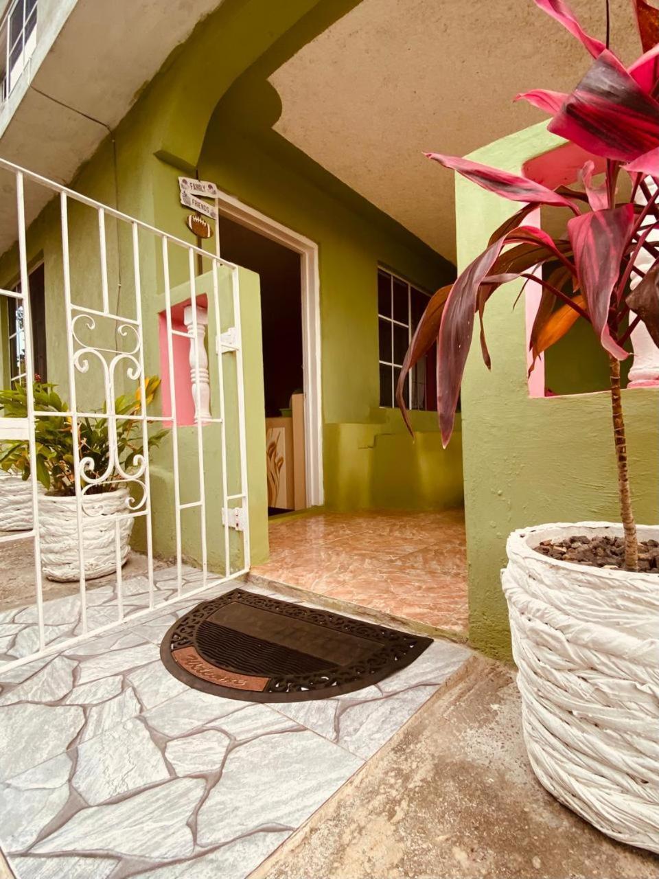 Cindy'S Garden Stay Ocho Rios Bagian luar foto